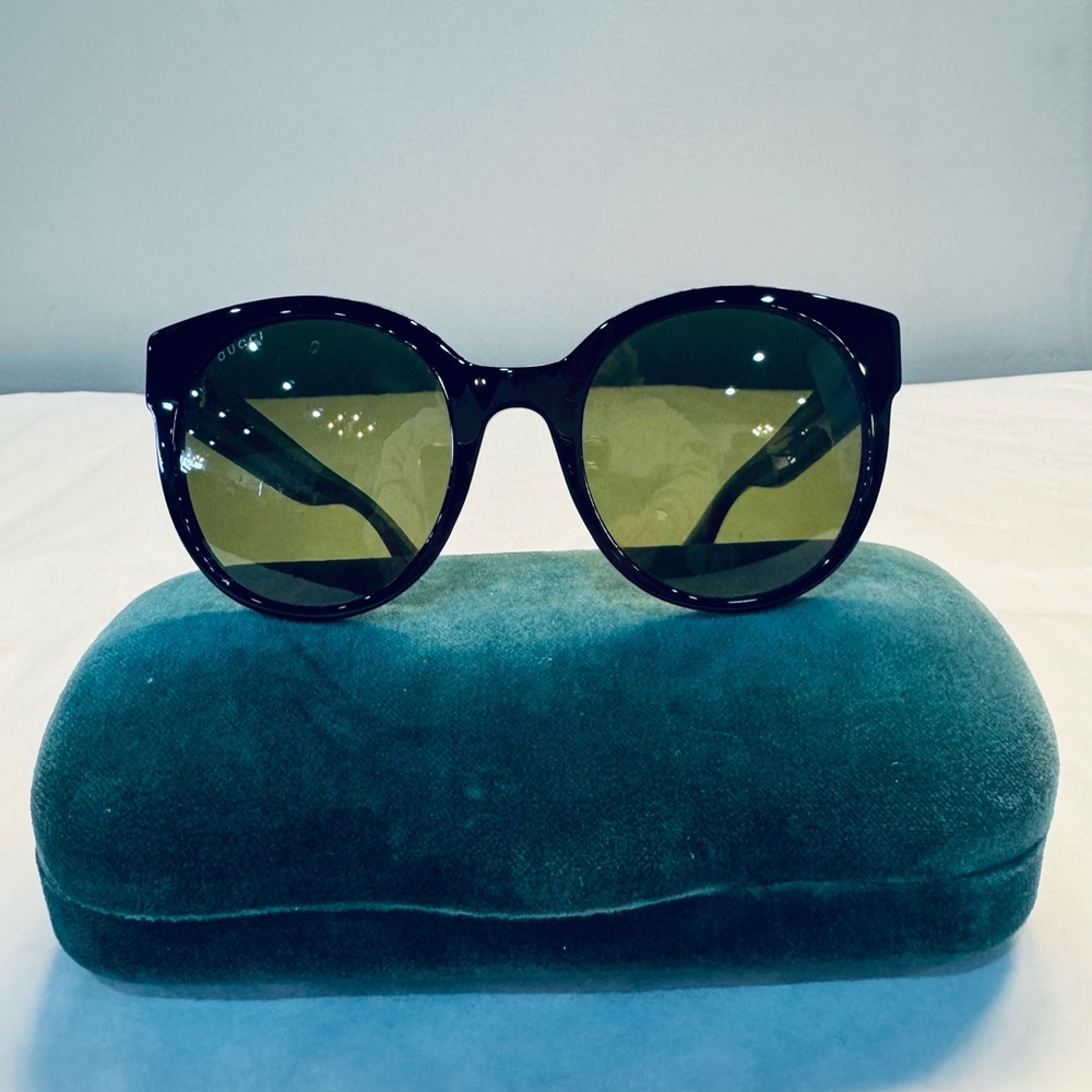 Authentic Gucci Round Green tint Sunglasses